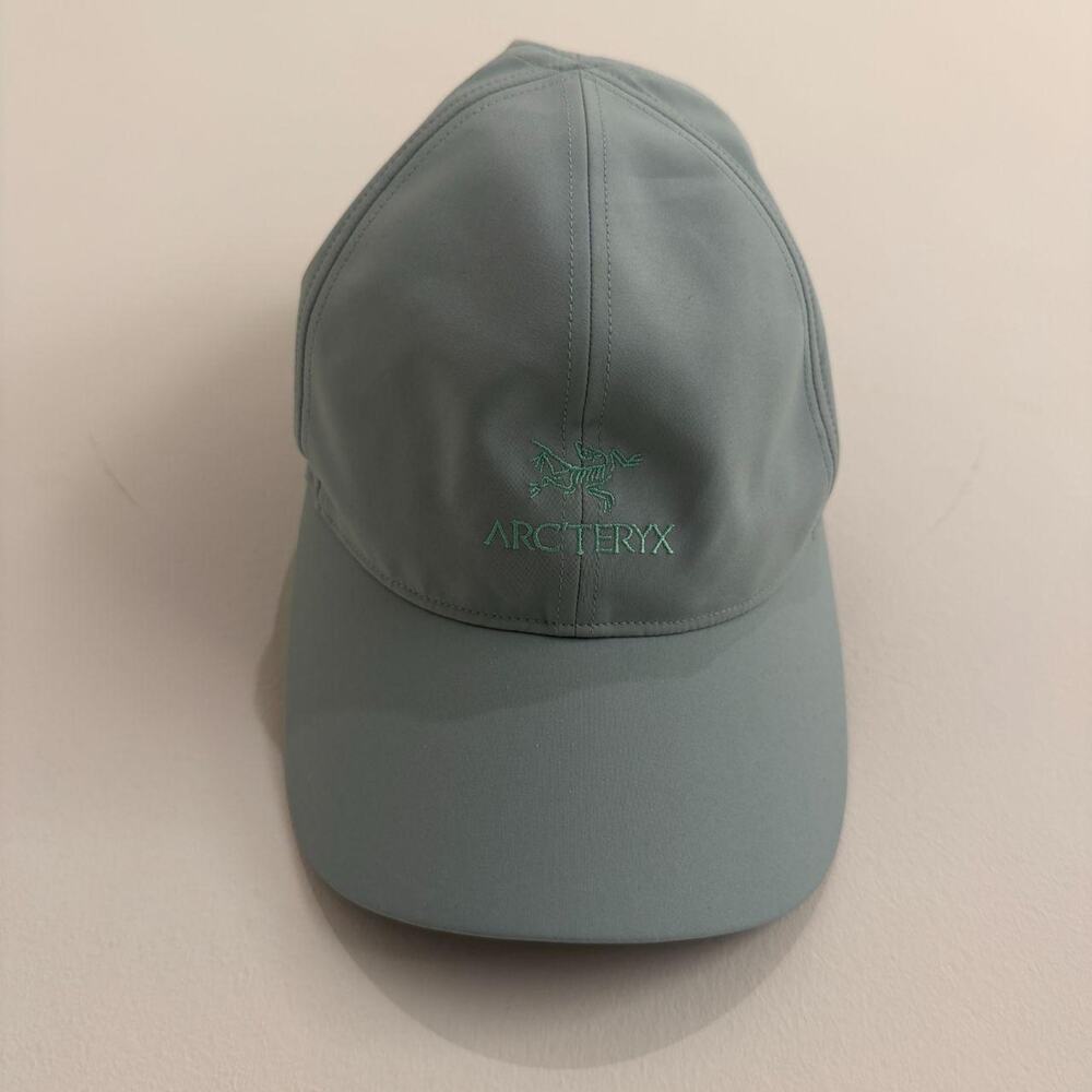 unisex light green-blue ARC'TERYX hat [L/XL]